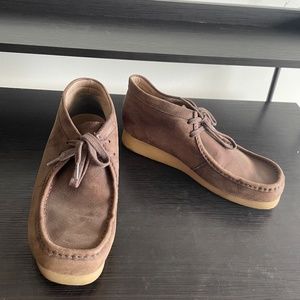 Clarks Wallabees (sz 9M)